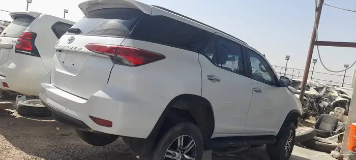 ابو احمدلبيع قطع غيار جميع السيارات تشليح 0