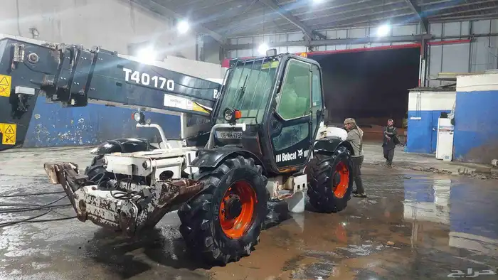 رافعة تلسكوبيه نوع بوبكت 17 متر موديل 2006 بطاقة جمركية 4