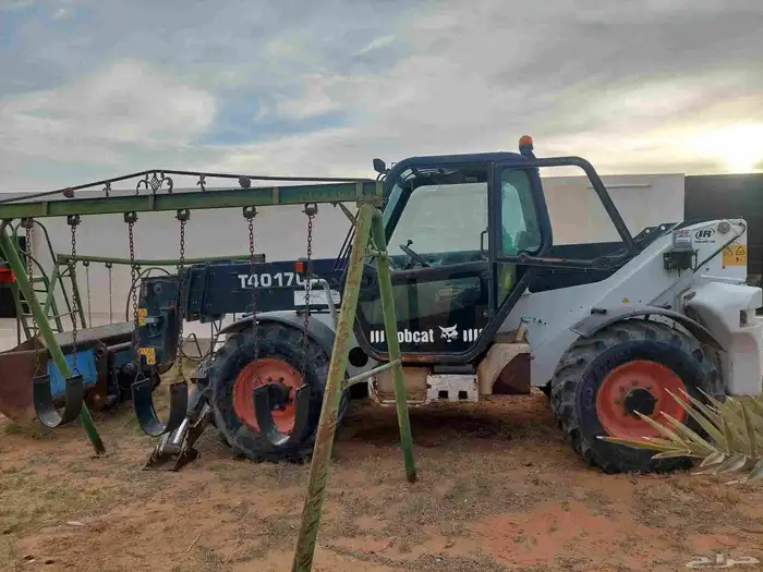 رافعة تلسكوبيه نوع بوبكت 17 متر موديل 2006 بطاقة جمركية 2