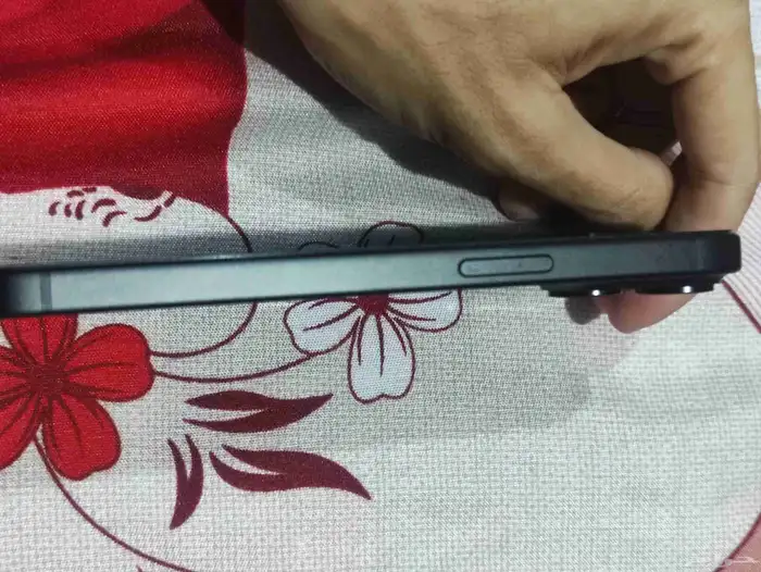 ايفون 15العادي 3