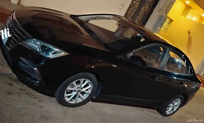 ام جي 5 ستاندر موديل 2023 1