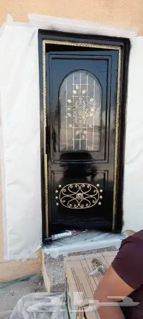 صباغ ابواب وصيانه تغير الوان ابواب خشب وحديد وديكورات وجدران 7