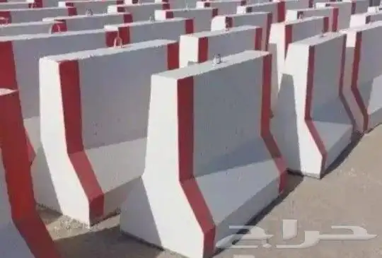 قواعد خرسانية وحواجز 1