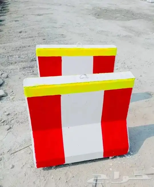 قواعد خرسانية وحواجز 0