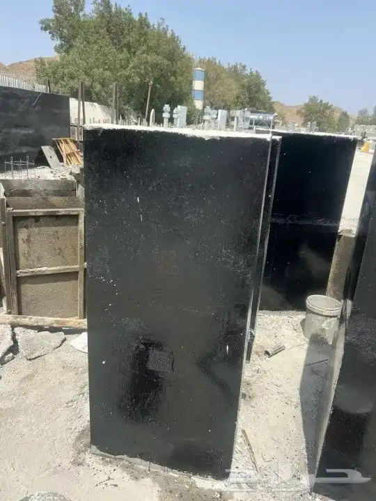 قواعد خرسانية وحواجز 10