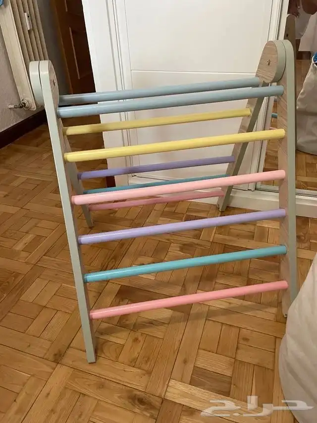 لعبة اطفال من الخشب 0