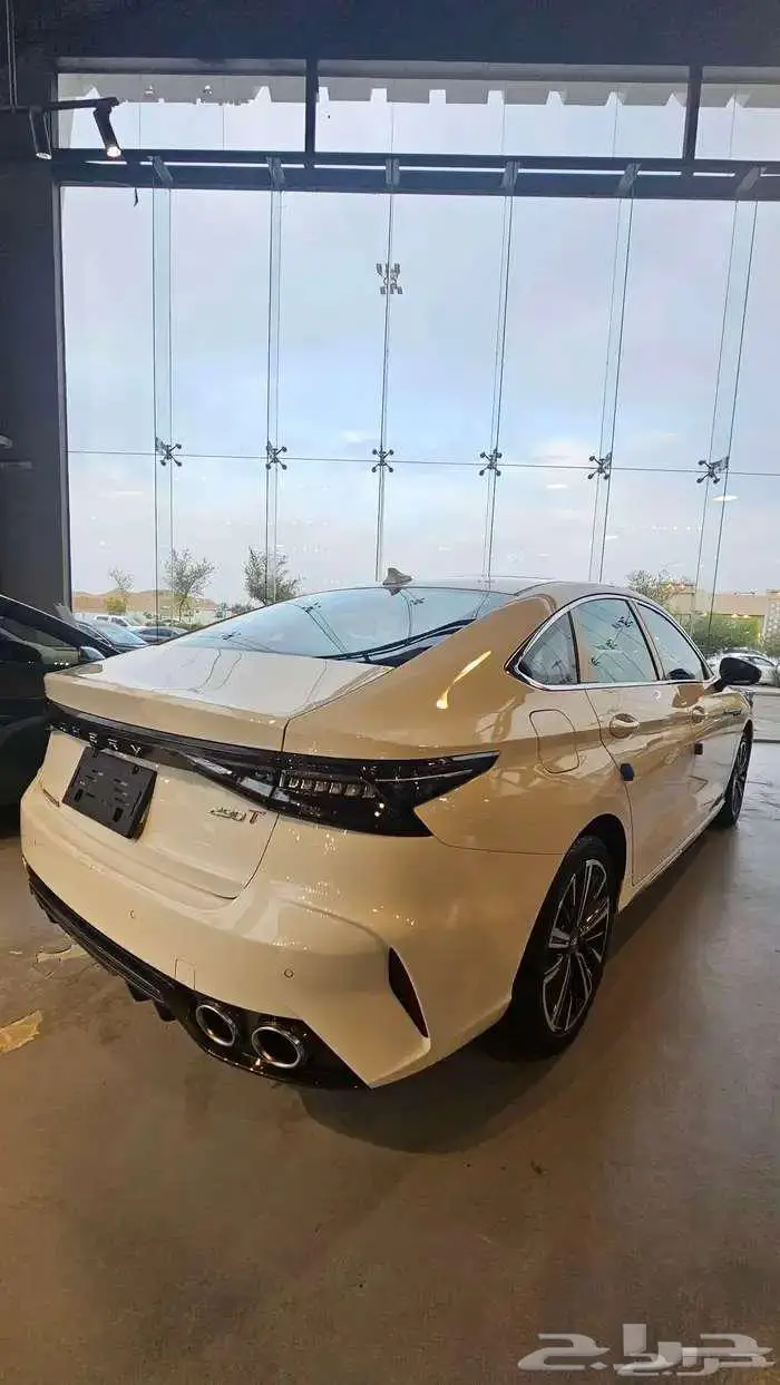 شيري اريزو8 لاكجري 2025 بسعر حصري لايكرر 9