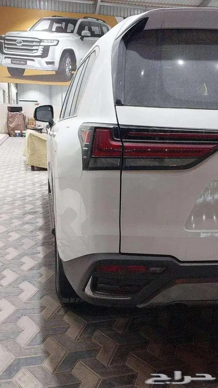 لكزس B B ابيض داخلي احمر 2024 خليجي 6