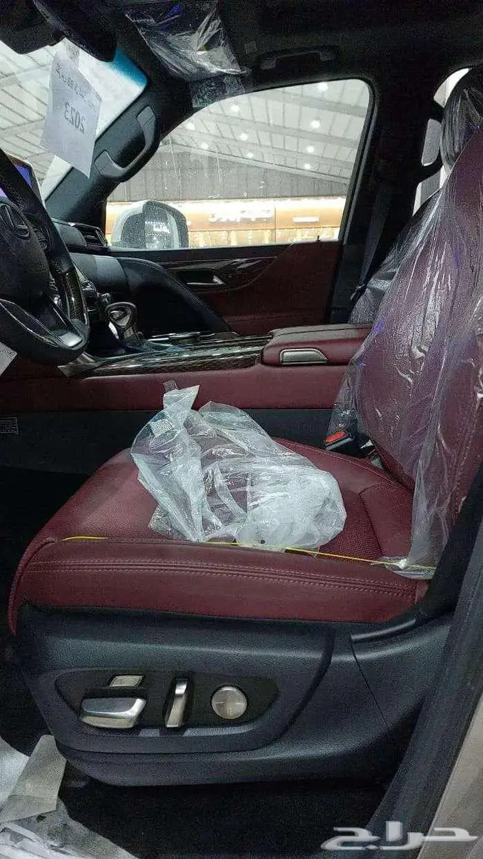 لكزس B B ابيض داخلي احمر 2024 خليجي 7