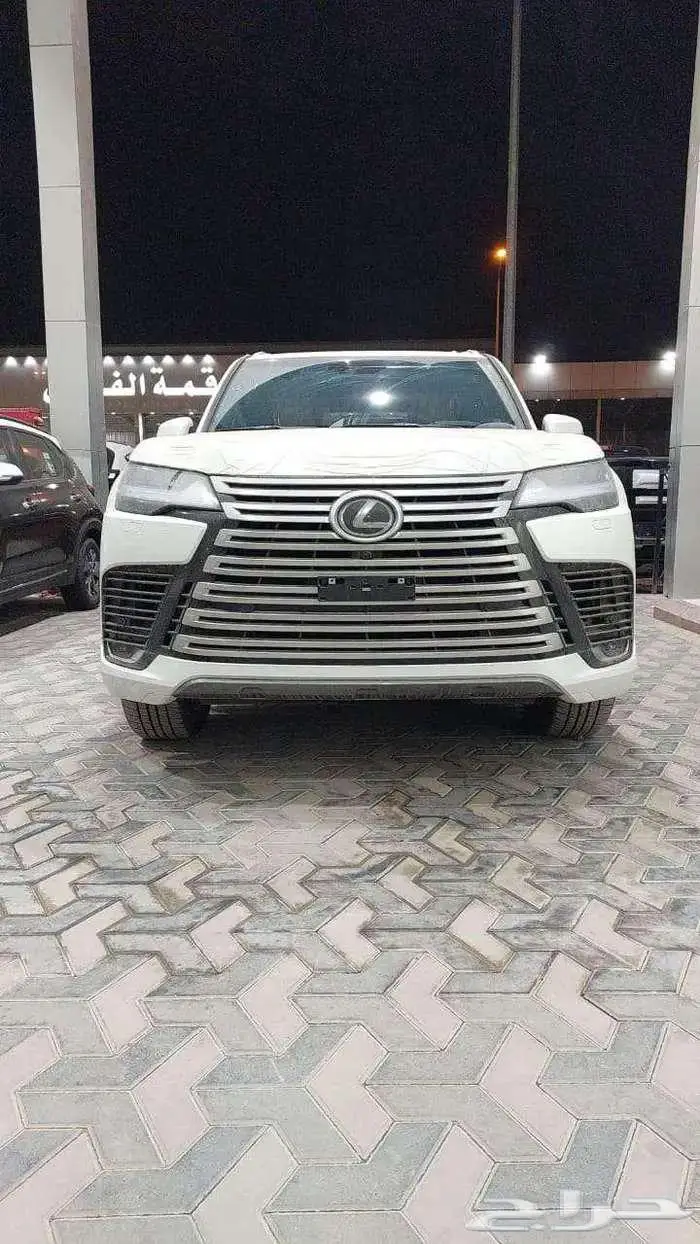 لكزس B B ابيض داخلي احمر 2024 خليجي 1