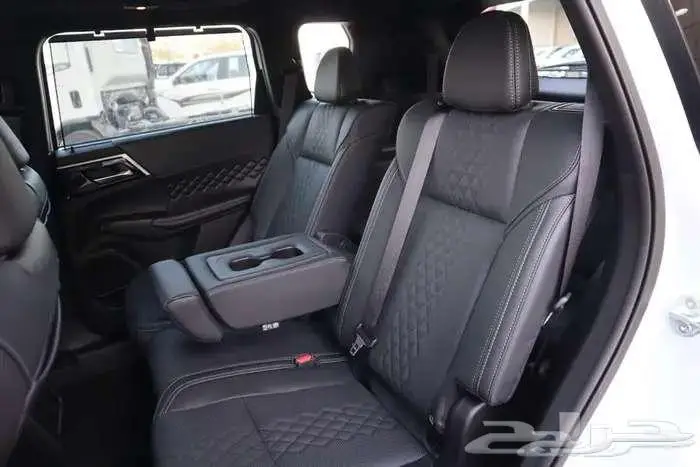 ميتسوبيشي اوتلاندر 2025 8