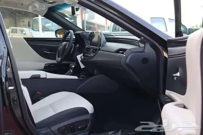 لكزس ES250 ستاندر 2025 بنزين سعودي 7