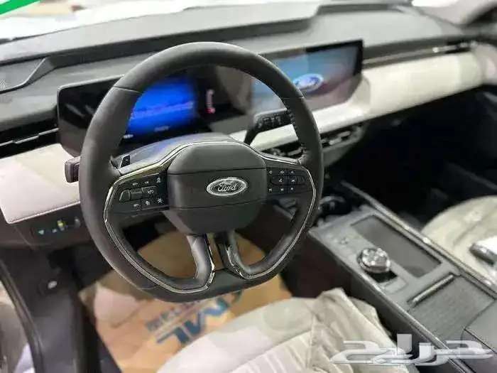 فورد تورس امبيانتي رصاصي فاتح 2025 5