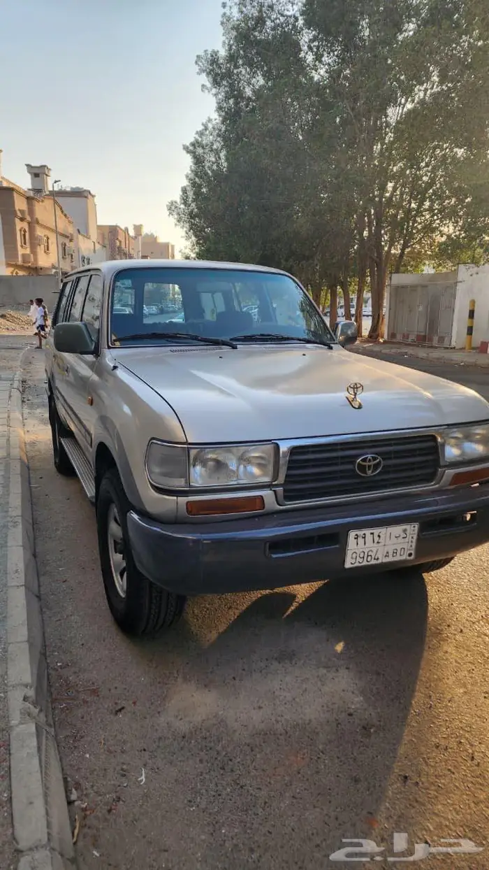 صالون لاندكروزر 1