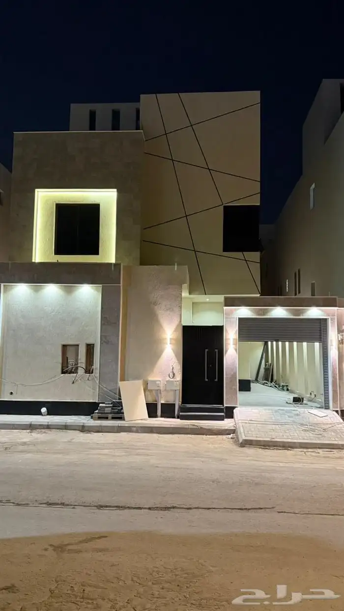 دور أول للبيع في حي المعالي 5