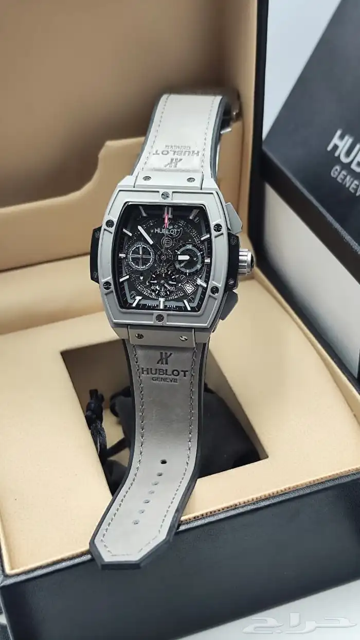 ساعة هبلت مربع 14