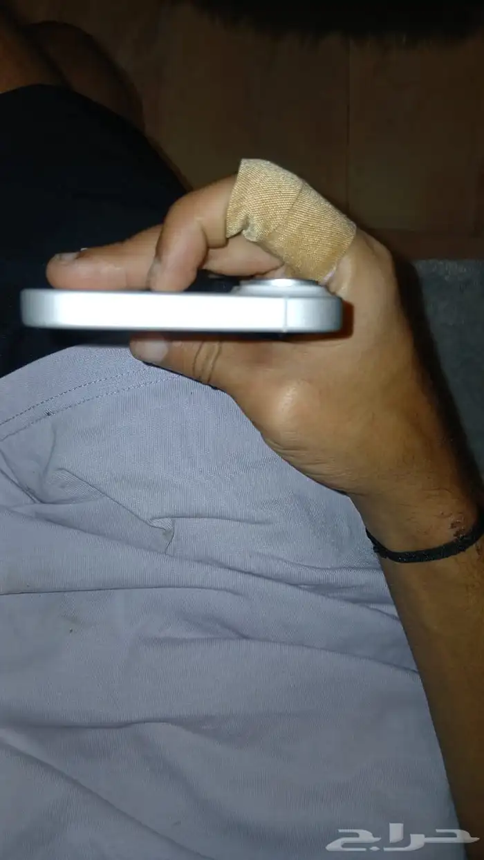 آيفون 16   128 4