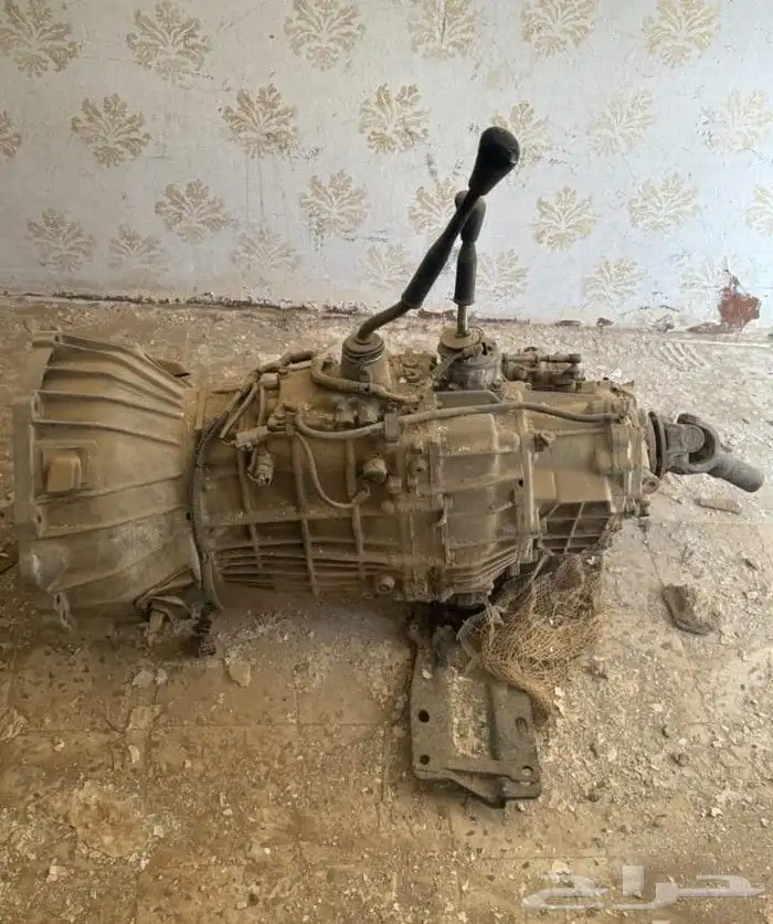 يوجد لدينا قيرات الاندكروزو او شاص كرونة او دبلات موديل 2015 2