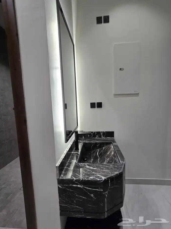 للبيع روف علوى مع ملحقVIP بمدخل سياره من700 ألف أبها المحالة 14