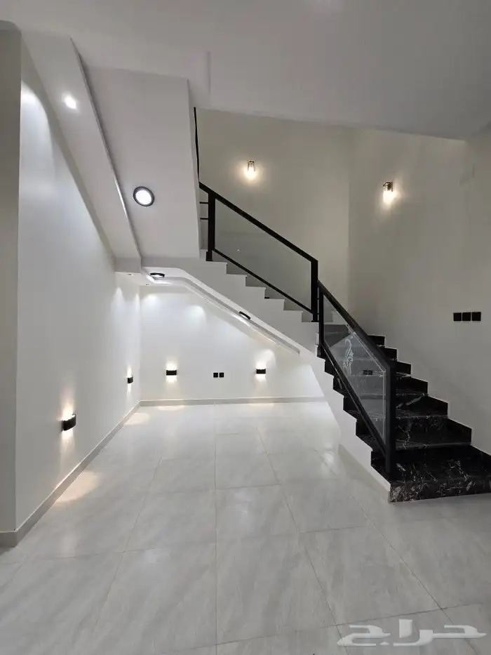 للبيع روف علوى مع ملحقVIP بمدخل سياره من700 ألف أبها المحالة 18