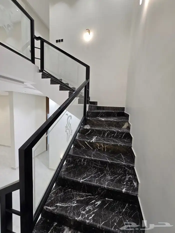 للبيع روف علوى مع ملحقVIP بمدخل سياره من700 ألف أبها المحالة 19