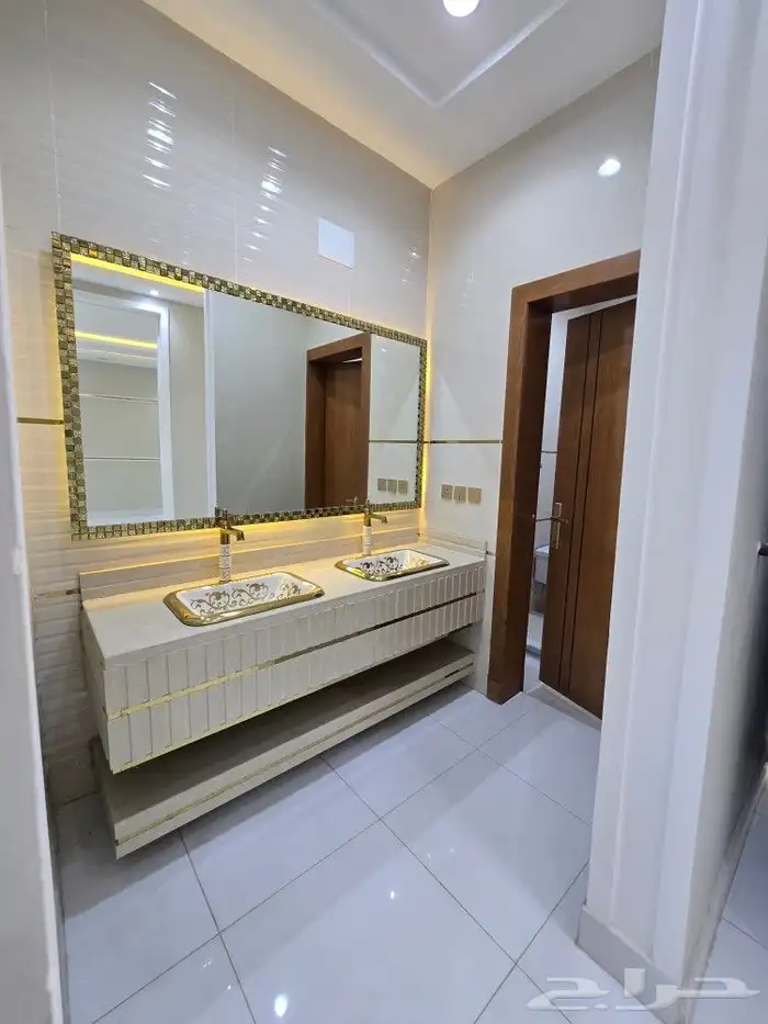 للبيع متبقي شقه ارضي 6غرف حوش مدخل سياره 520ألف أبها المحالة 7