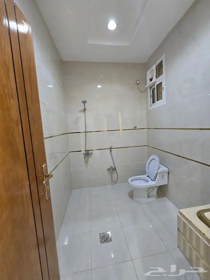 للبيع متبقي شقه ارضي 6غرف حوش مدخل سياره 520ألف أبها المحالة 16