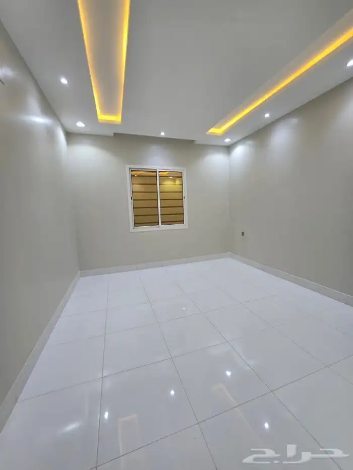 للبيع متبقي شقه ارضي 6غرف حوش مدخل سياره 520ألف أبها المحالة 17