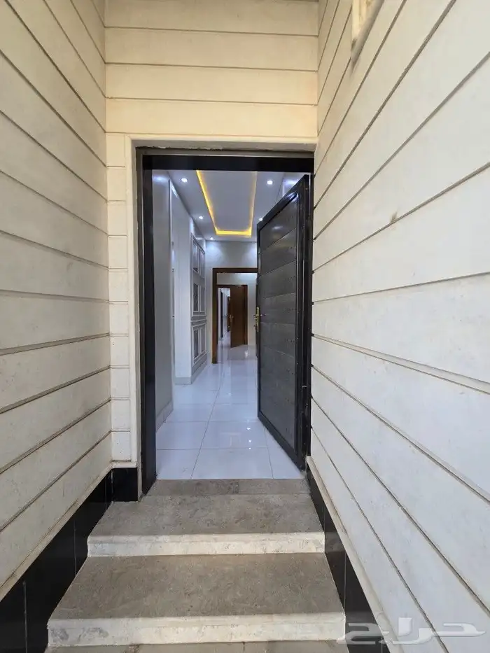 للبيع متبقي شقه ارضي 6غرف حوش مدخل سياره 520ألف أبها المحالة 4