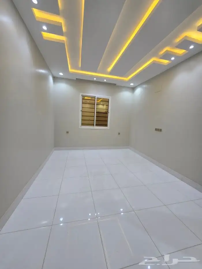 للبيع متبقي شقه ارضي 6غرف حوش مدخل سياره 520ألف أبها المحالة 9