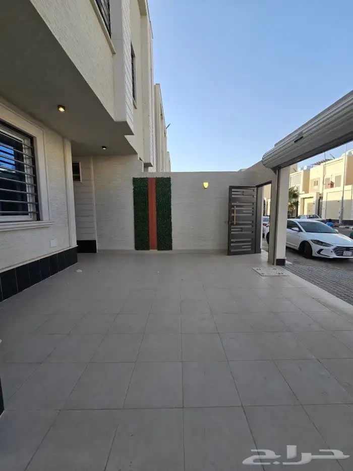 للبيع متبقي شقه ارضي 6غرف حوش مدخل سياره 520ألف أبها المحالة 3