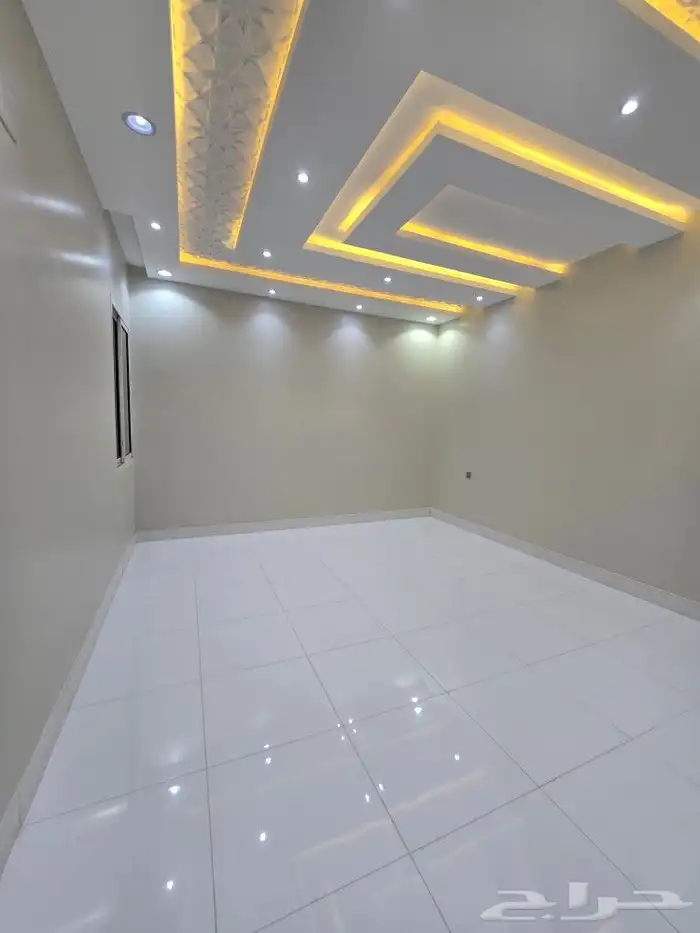 للبيع متبقي شقه ارضي 6غرف حوش مدخل سياره 520ألف أبها المحالة 15