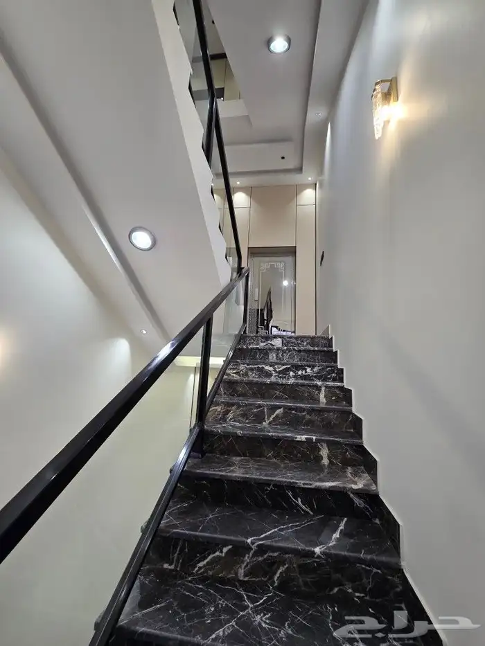 للبيع روف علوى مع ملحقVIP بمدخل سياره من700 ألف أبها المحالة 6