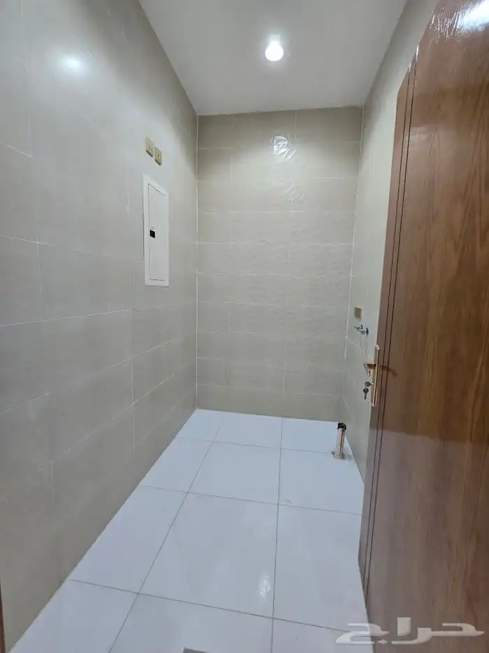 للبيع متبقي شقه ارضي 6غرف حوش مدخل سياره 520ألف أبها المحالة 8