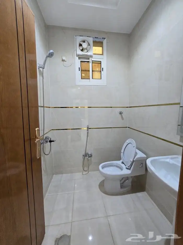 للبيع متبقي شقه ارضي 6غرف حوش مدخل سياره 520ألف أبها المحالة 18