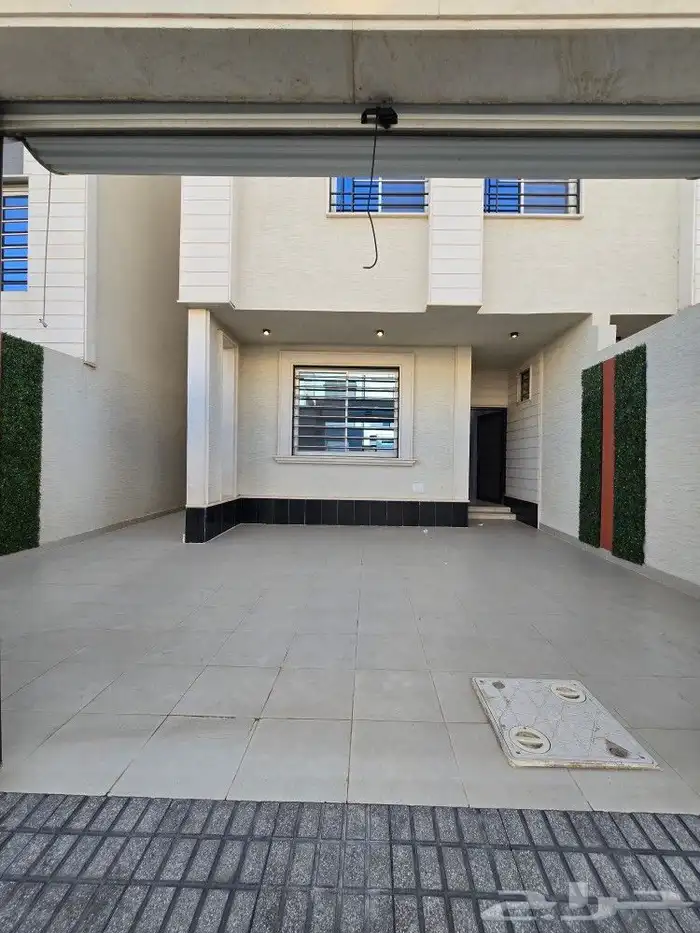 للبيع متبقي شقه ارضي 6غرف حوش مدخل سياره 520ألف أبها المحالة 1