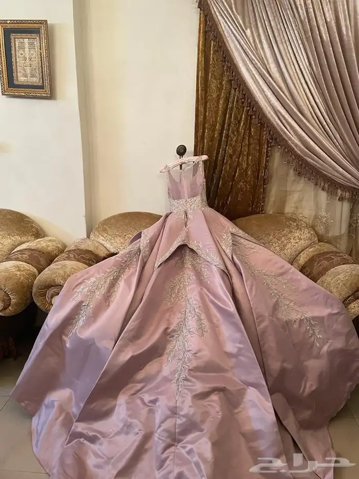 فستان ملكة فخم ب700 ريال 0