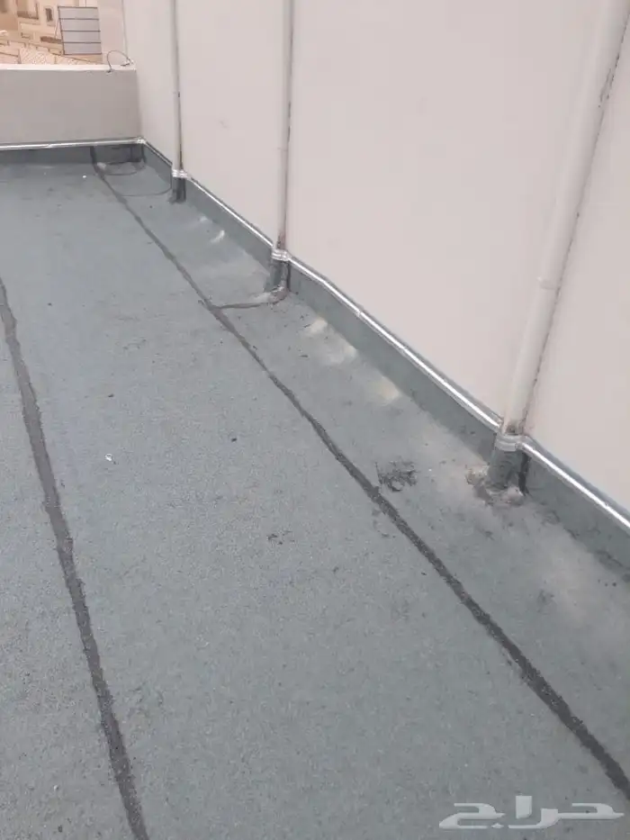 عوازل من الأمطار علي الأسطح والھناجر والقرف 1