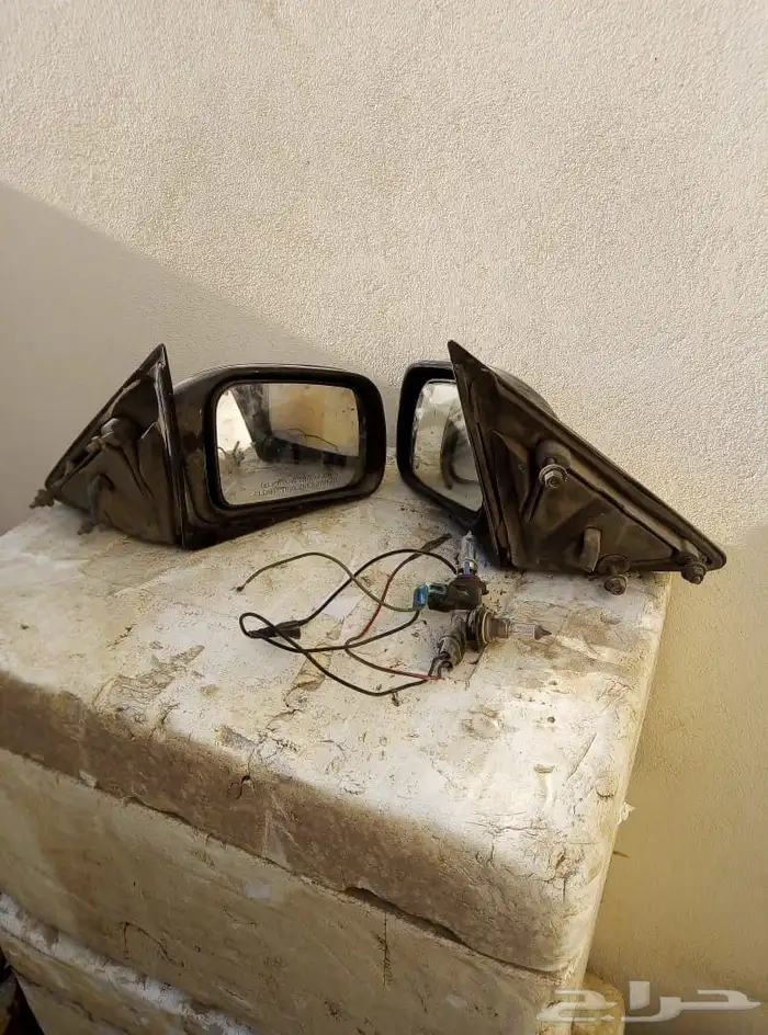 قطع غيار فورد عدد اثنين مرايه اصلي و اثنين منبه فورد 1