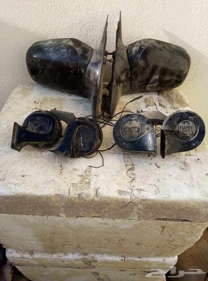 قطع غيار فورد عدد اثنين مرايه اصلي و اثنين منبه فورد 0