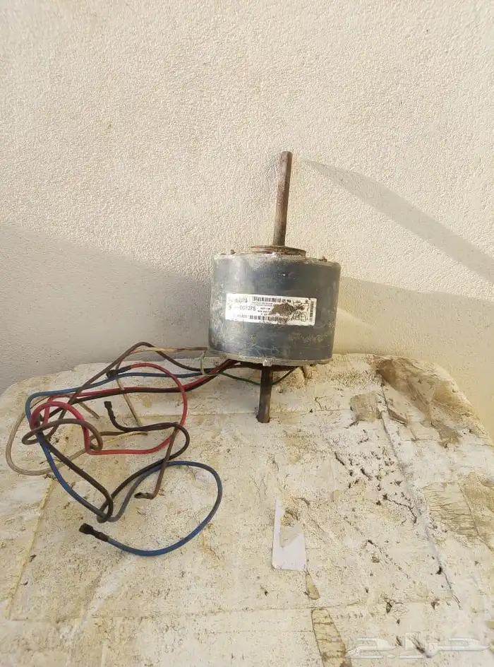 قطع غيار فورد عدد اثنين مرايه اصلي و اثنين منبه فورد 4