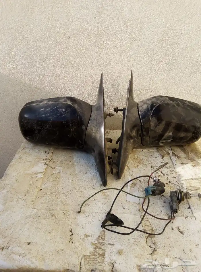 قطع غيار فورد عدد اثنين مرايه اصلي و اثنين منبه فورد 2