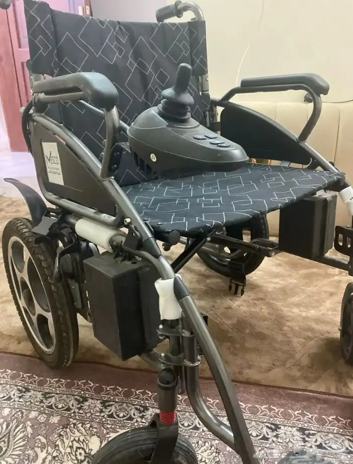 عربيه كهربائيه للبيع مستخدمه مع كامله اغراضها 1600 2