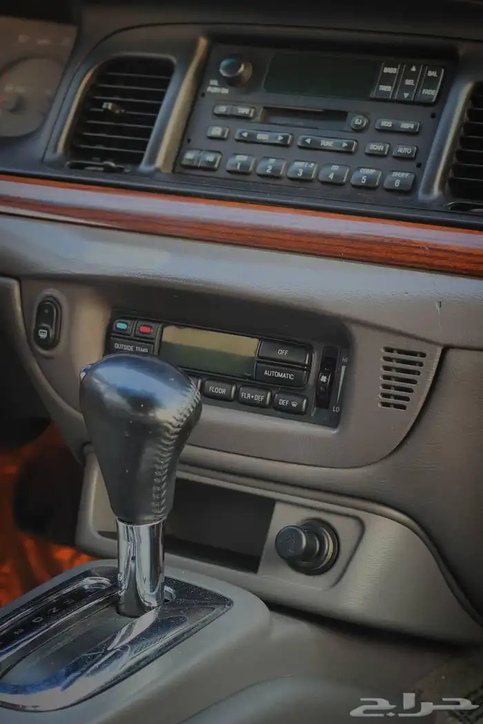 فورد كراون فكتوريا LX Sport قير أرضي موديل 2002 سعودي 45