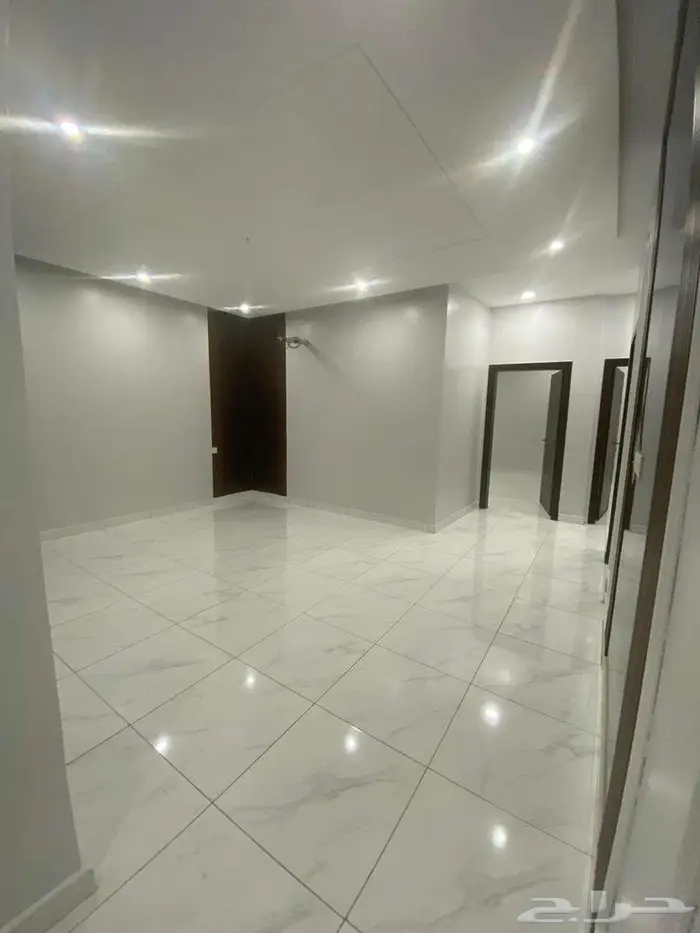 شقة جديدة للايجار بحي الواحة سندس 4 غرف 4