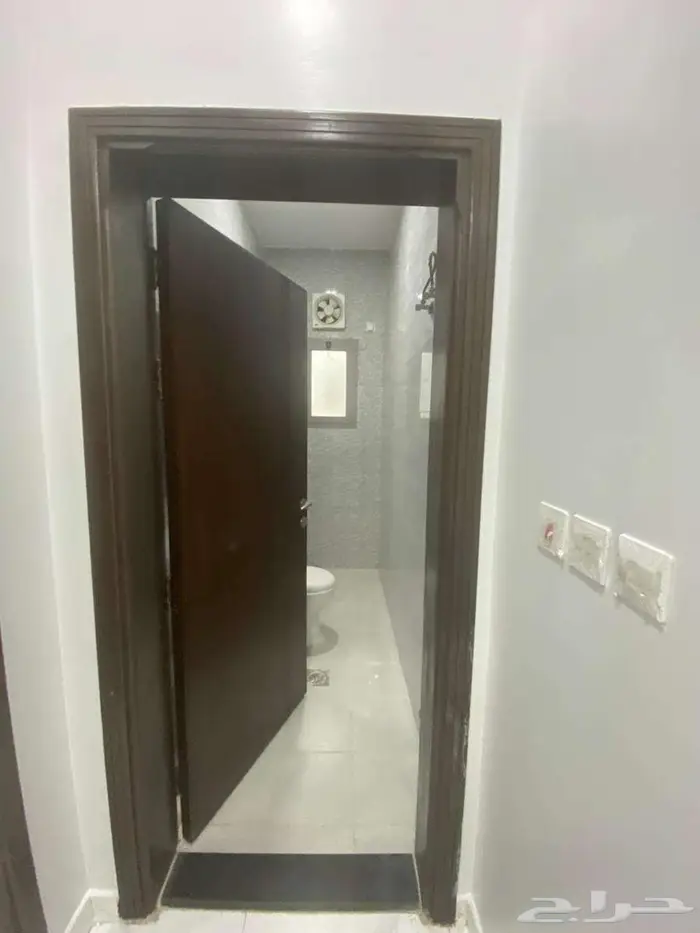 شقة جديدة للايجار بحي الواحة سندس 4 غرف 8