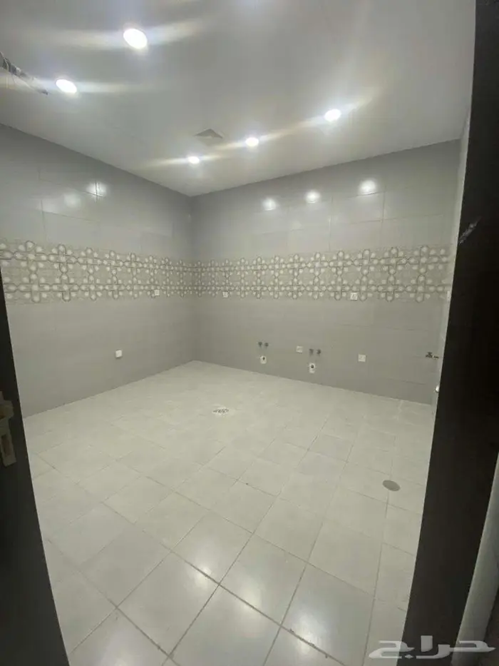 شقة جديدة للايجار بحي الواحة سندس 4 غرف 2