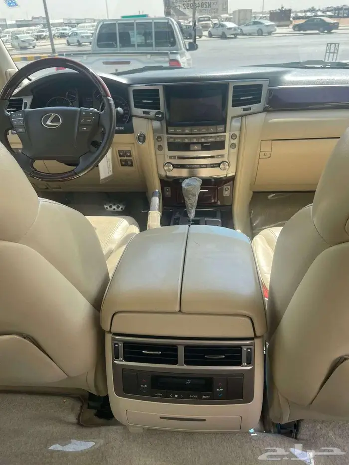 لكزس LX -570 سعودي 2015 فل كامل 18