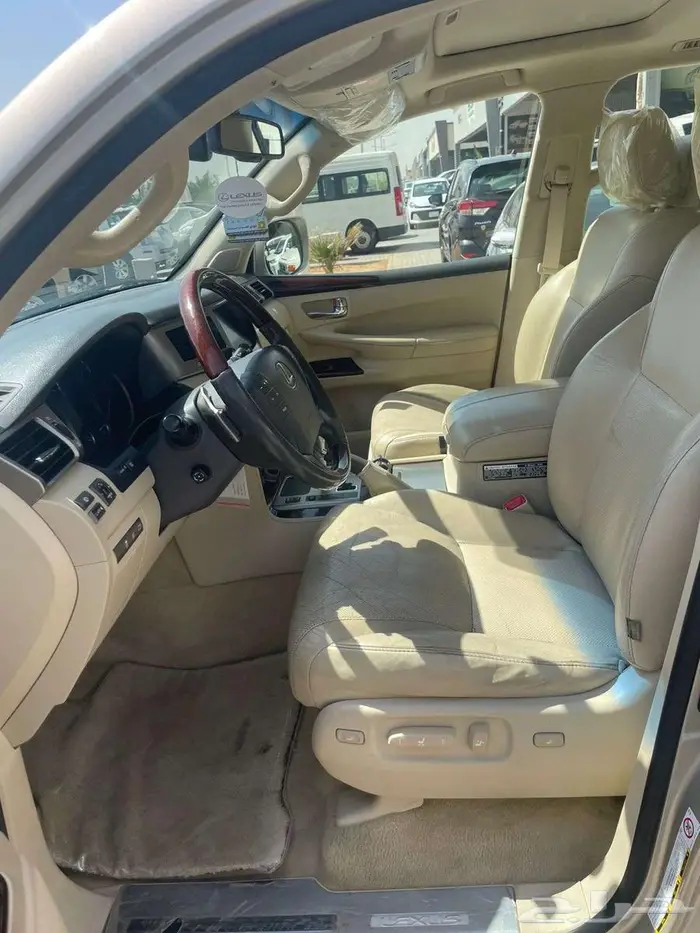 لكزس LX -570 سعودي 2015 فل كامل 24