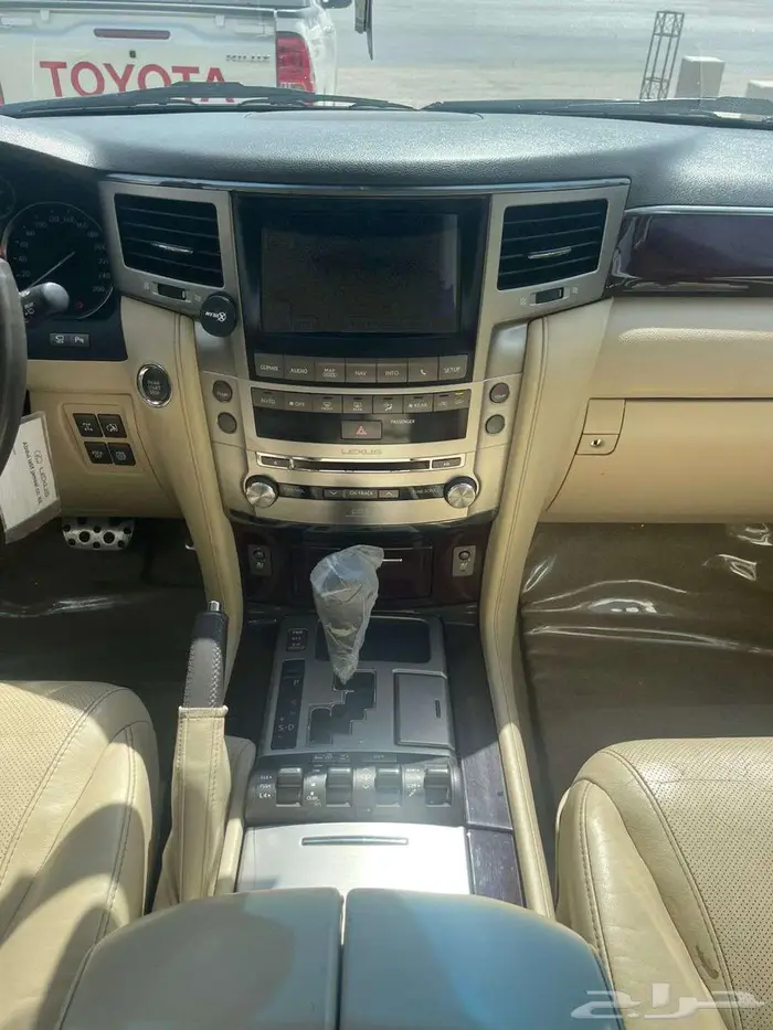 لكزس LX -570 سعودي 2015 فل كامل 29
